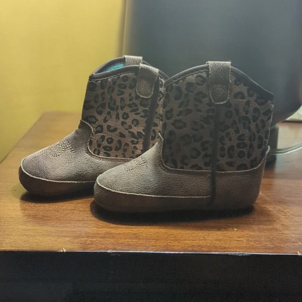 Leopard Print Kids Boots - Picture 2 of 3